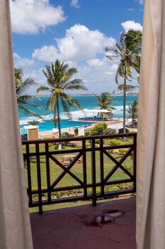 Golden Tulip Dar Es Salaam