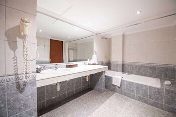 Golden Tulip Dar Es Salaam