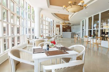 Golden Tulip Dar Es Salaam