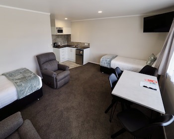 Bk's Pohutukawa Lodge