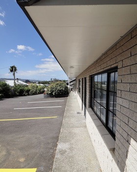 Bk's Pohutukawa Lodge