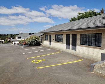 Bk's Pohutukawa Lodge