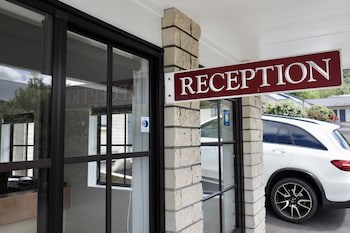 Bk's Pohutukawa Lodge