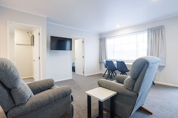 Bk's Pohutukawa Lodge