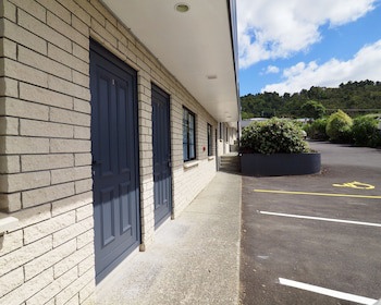 Bk's Pohutukawa Lodge