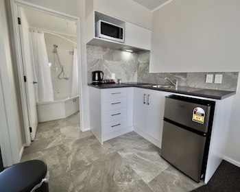 Bk's Pohutukawa Lodge