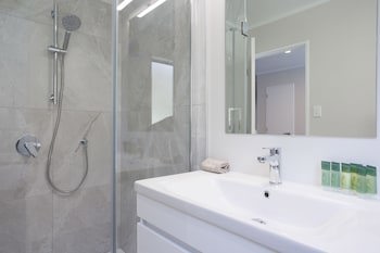 Bk's Pohutukawa Lodge