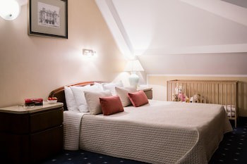 Booking Hotel Crown Piast & Spa