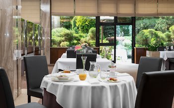 Booking Hotel Crown Piast & Spa