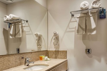Comfort Suites Vitoria