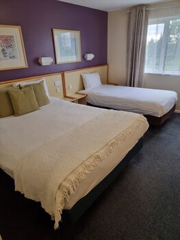 Travel Plaza Hotel