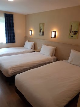 Travel Plaza Hotel