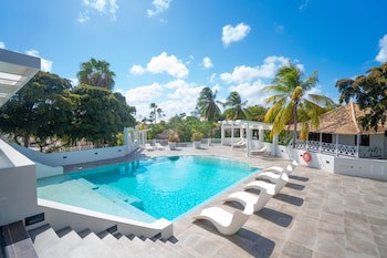 Papagayo Beach Resort