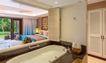 Constance Lemuria,Seychelles