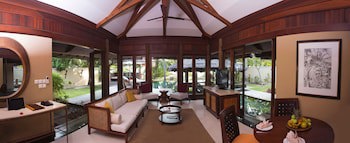 Constance Lemuria,Seychelles