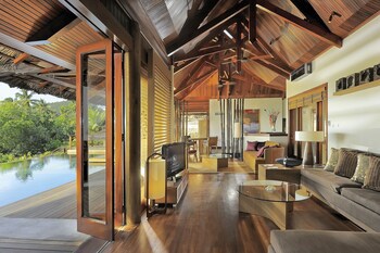 Constance Lemuria,Seychelles