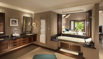 Constance Lemuria,Seychelles