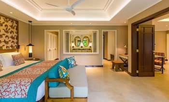 Constance Lemuria,Seychelles