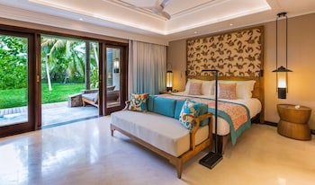 Constance Lemuria,Seychelles