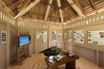 Constance Lemuria,Seychelles