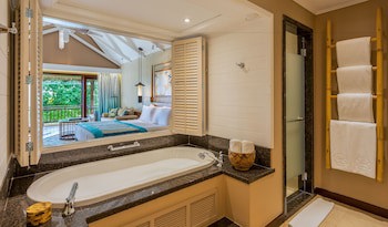 Constance Lemuria,Seychelles