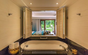 Constance Lemuria,Seychelles