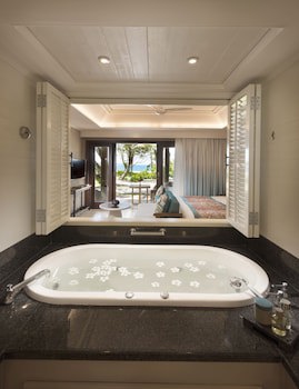 Constance Lemuria,Seychelles