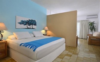 Emperador Vallarta Beachfront Hotel And Suites