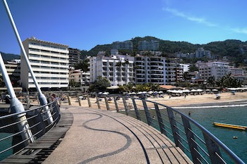 Emperador Vallarta Beachfront Hotel And Suites