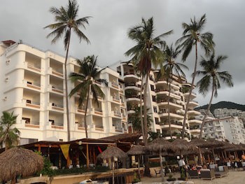 Emperador Vallarta Beachfront Hotel And Suites