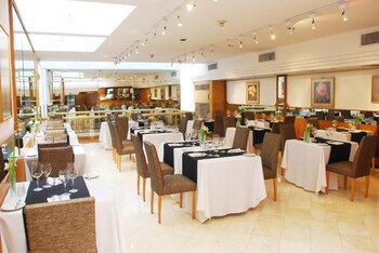 Dolmen Hotel