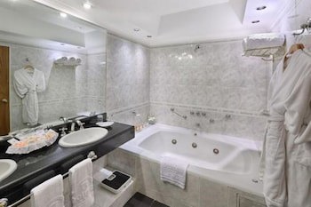 Dolmen Hotel