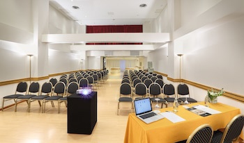 Dolmen Hotel