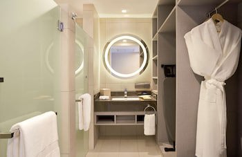 Doubletree By Hilton Damai Laut Resort
