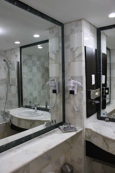 Ramada Plaza By Wyndham Tunis