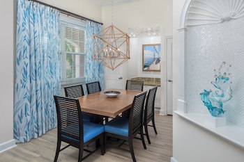 Harborside Resort & Vacation Rentals At Atlantis