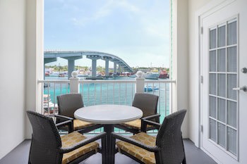 Harborside Resort & Vacation Rentals At Atlantis