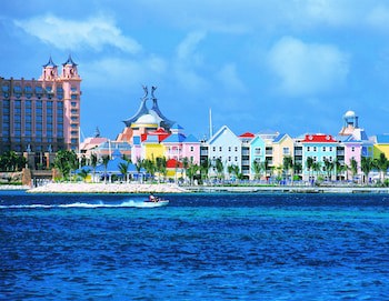 Harborside Resort & Vacation Rentals At Atlantis
