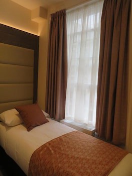 Glendale Hyde Park Hotel