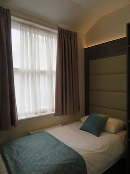 Glendale Hyde Park Hotel
