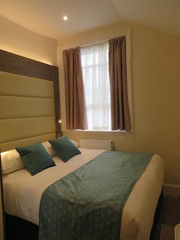 Glendale Hyde Park Hotel