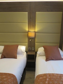 Glendale Hyde Park Hotel