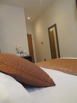 Glendale Hyde Park Hotel