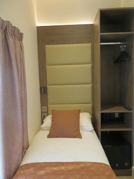 Glendale Hyde Park Hotel