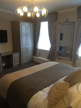 Borough Arms Hotel