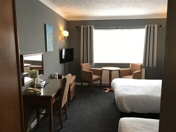 South Lawn Hotel