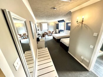 South Lawn Hotel
