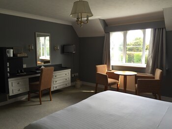 South Lawn Hotel
