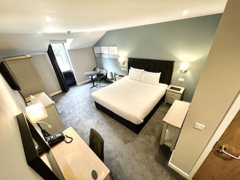 South Lawn Hotel