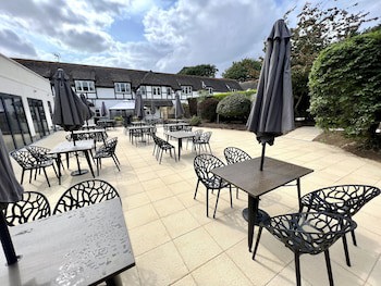 South Lawn Hotel